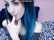 Annie_Abrahms masturbates and fingers on her bed