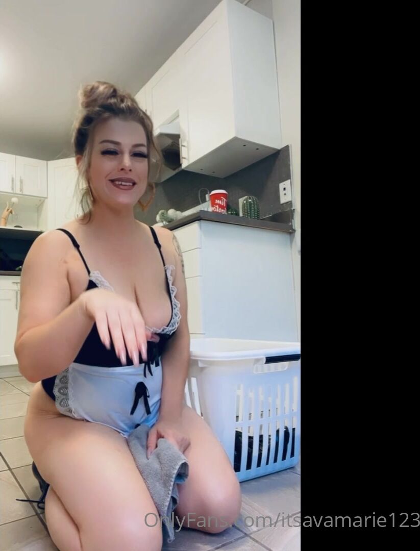 Ava marie - Cleaning lady dildo squirt