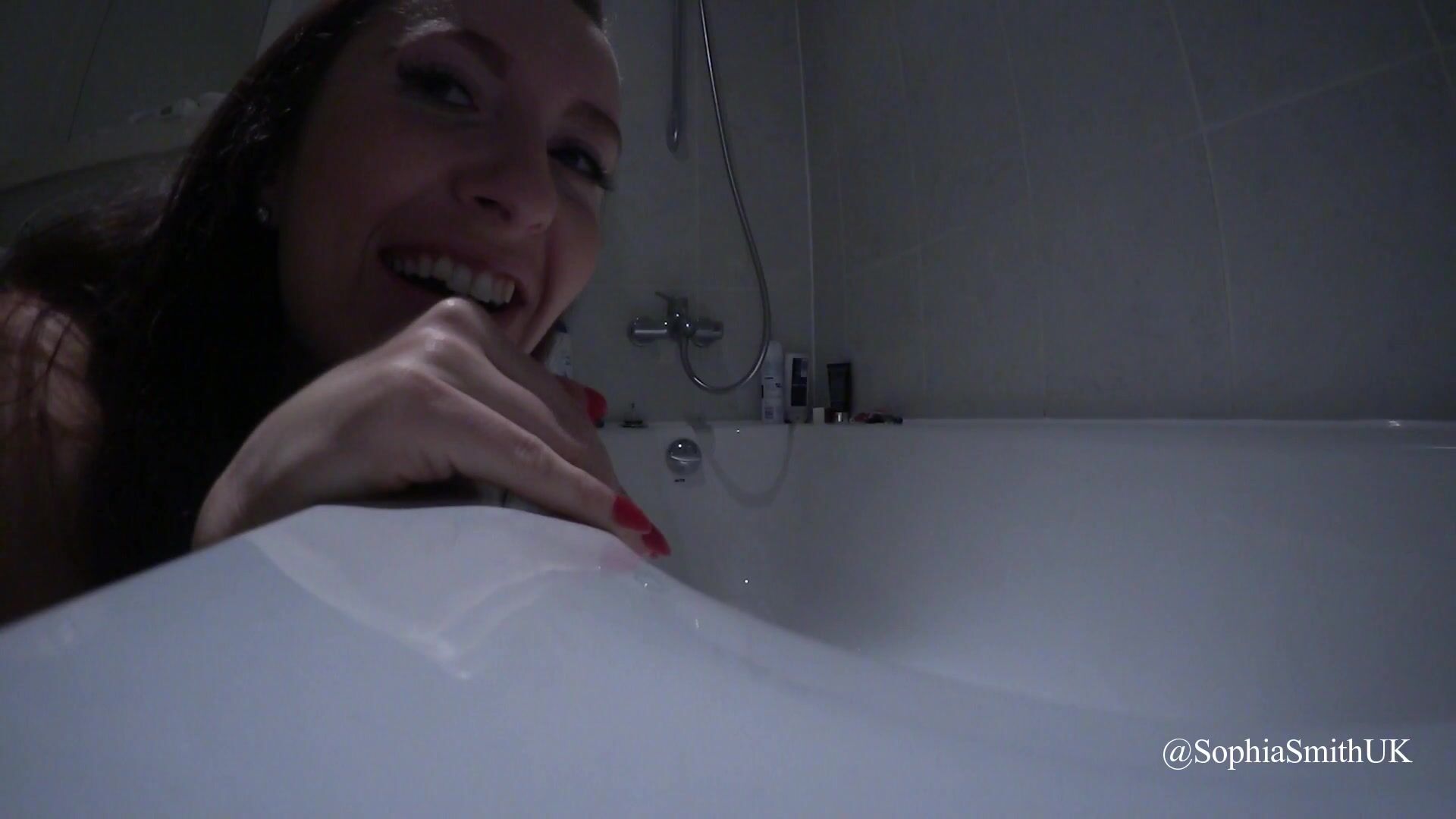Sophia smith peeing
