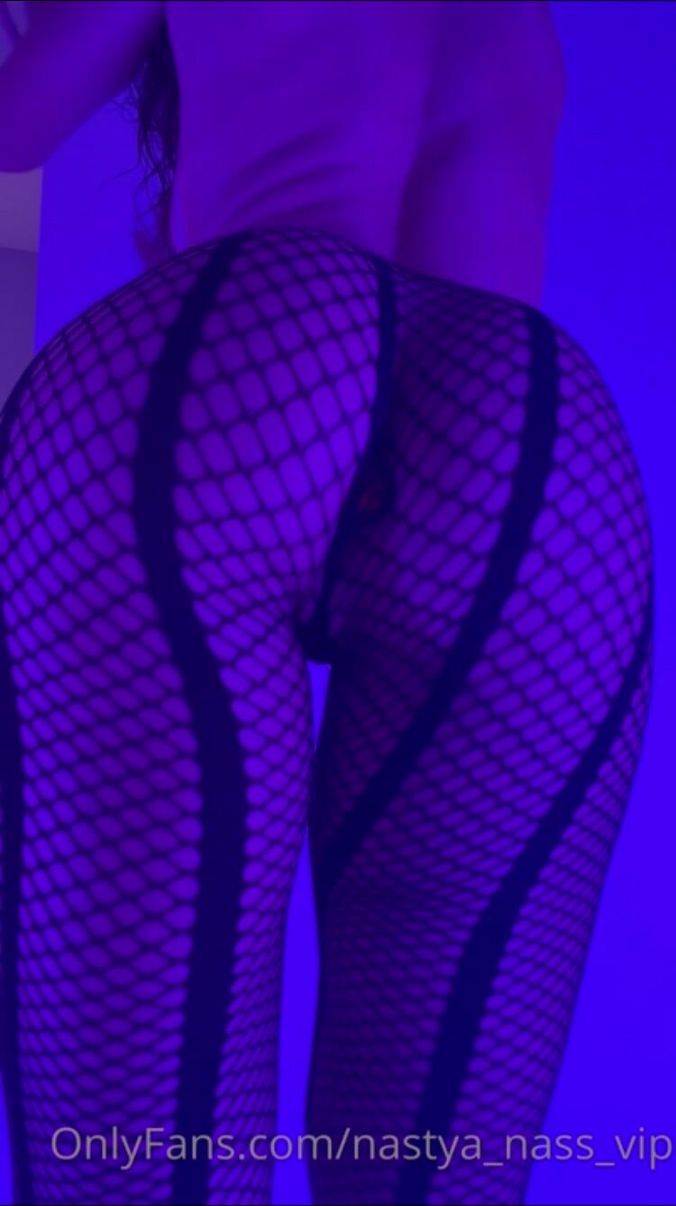 Nastya nass butt plug