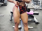 Muscle young girl make everyone in the gym worship her
