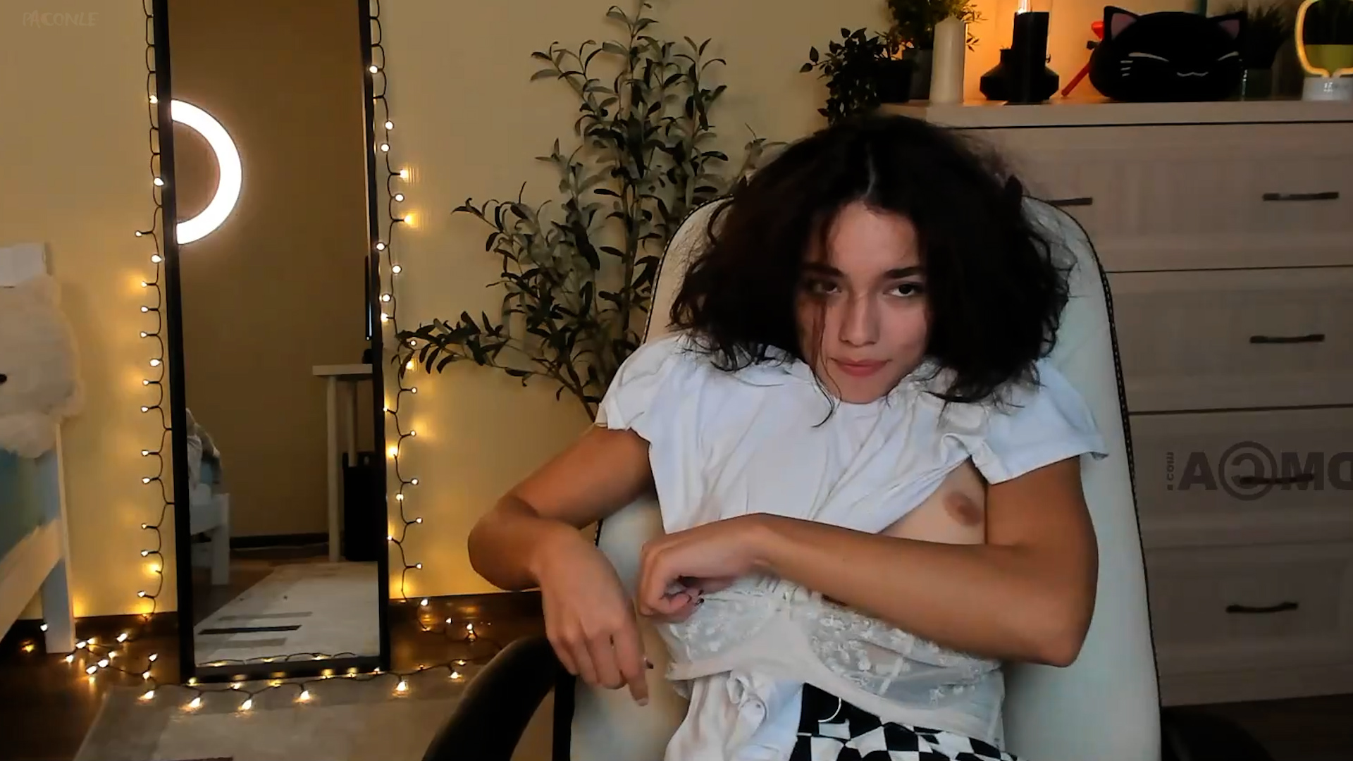Ella_flar nipslip.