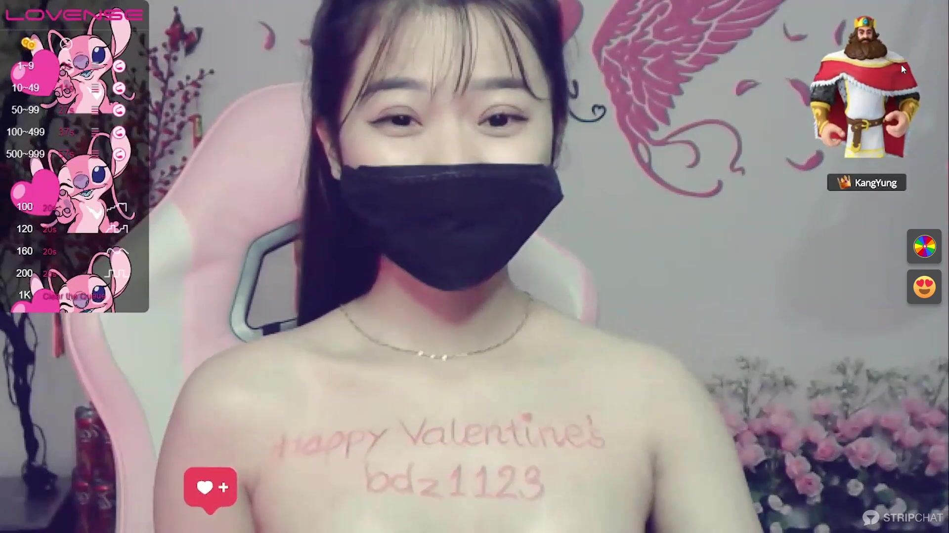 Hen237 show pussy part 2