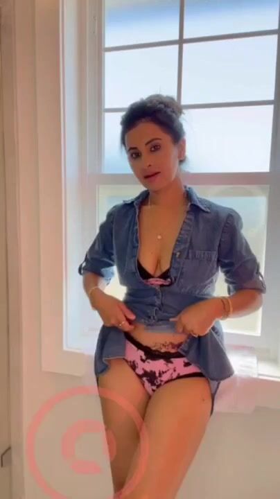 Meeti kalher nude show