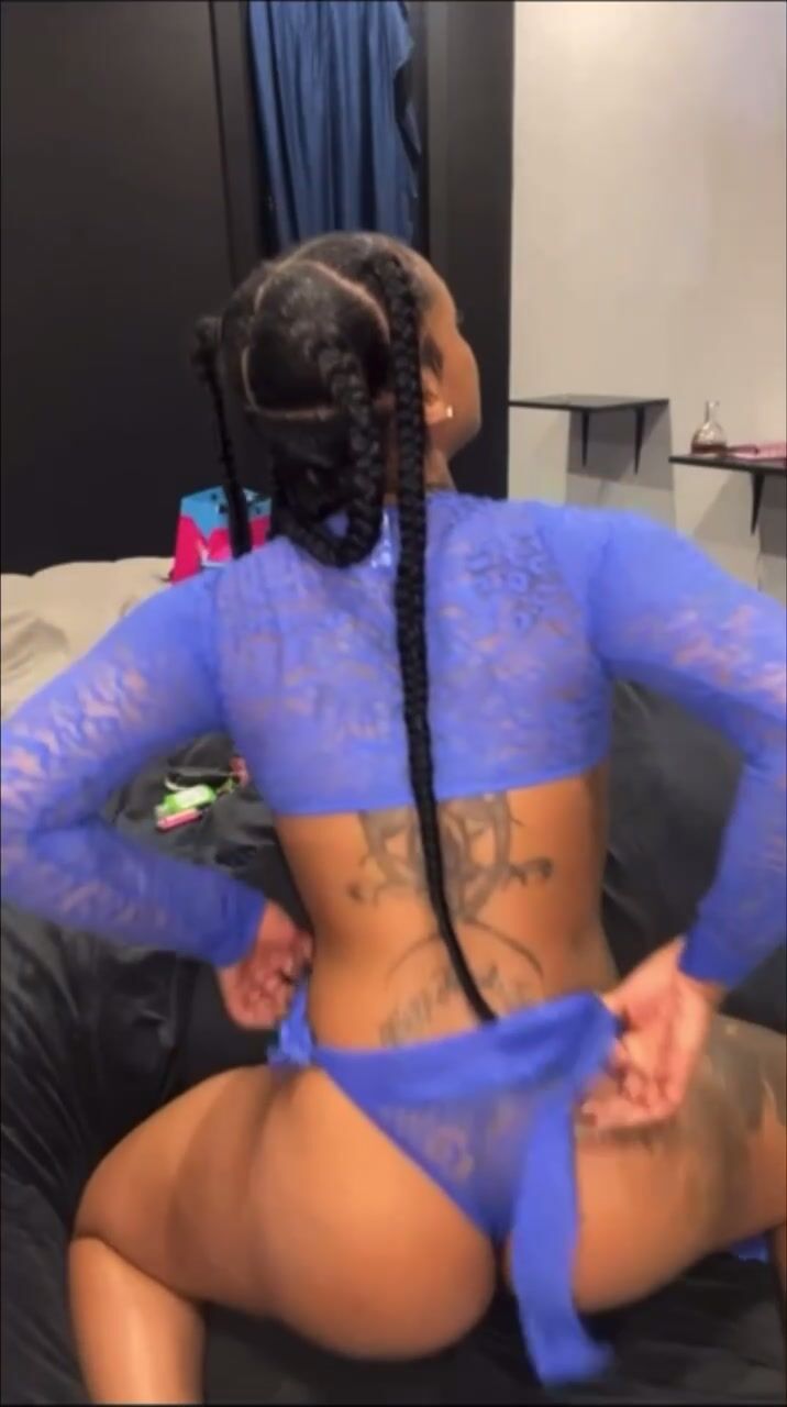 Officialmizztwerksum nudes