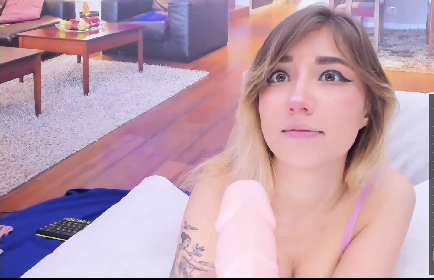 LizzyHoney sexy feet soles