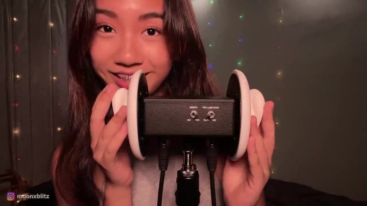 Moon Blitz Ear licking