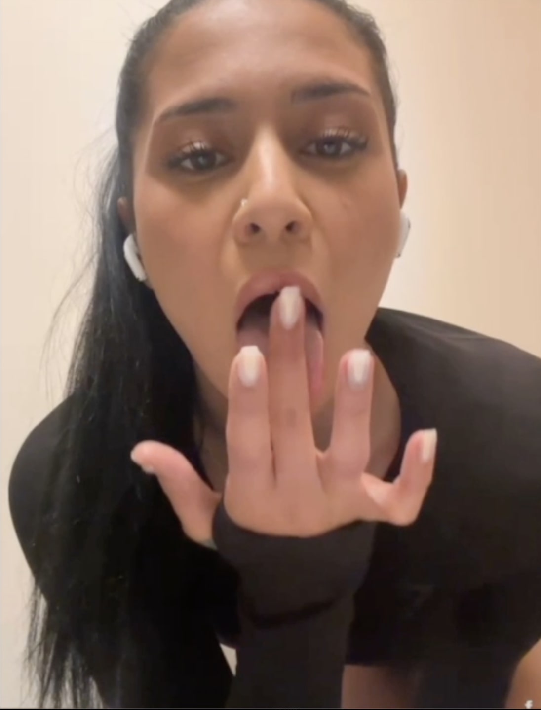 Yasmiine fingers her butthole in public bathroom