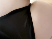 Alva Sjöberg’s kille slår på hennes röv och klämmer