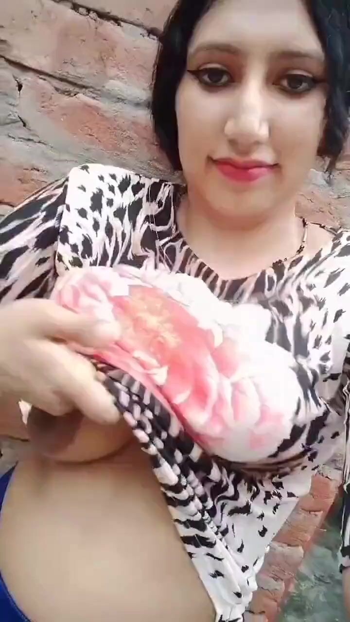 Hina mano nude