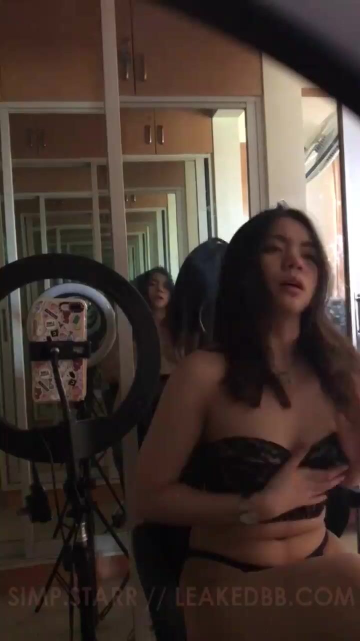 Jeanine Mirror Masturbation