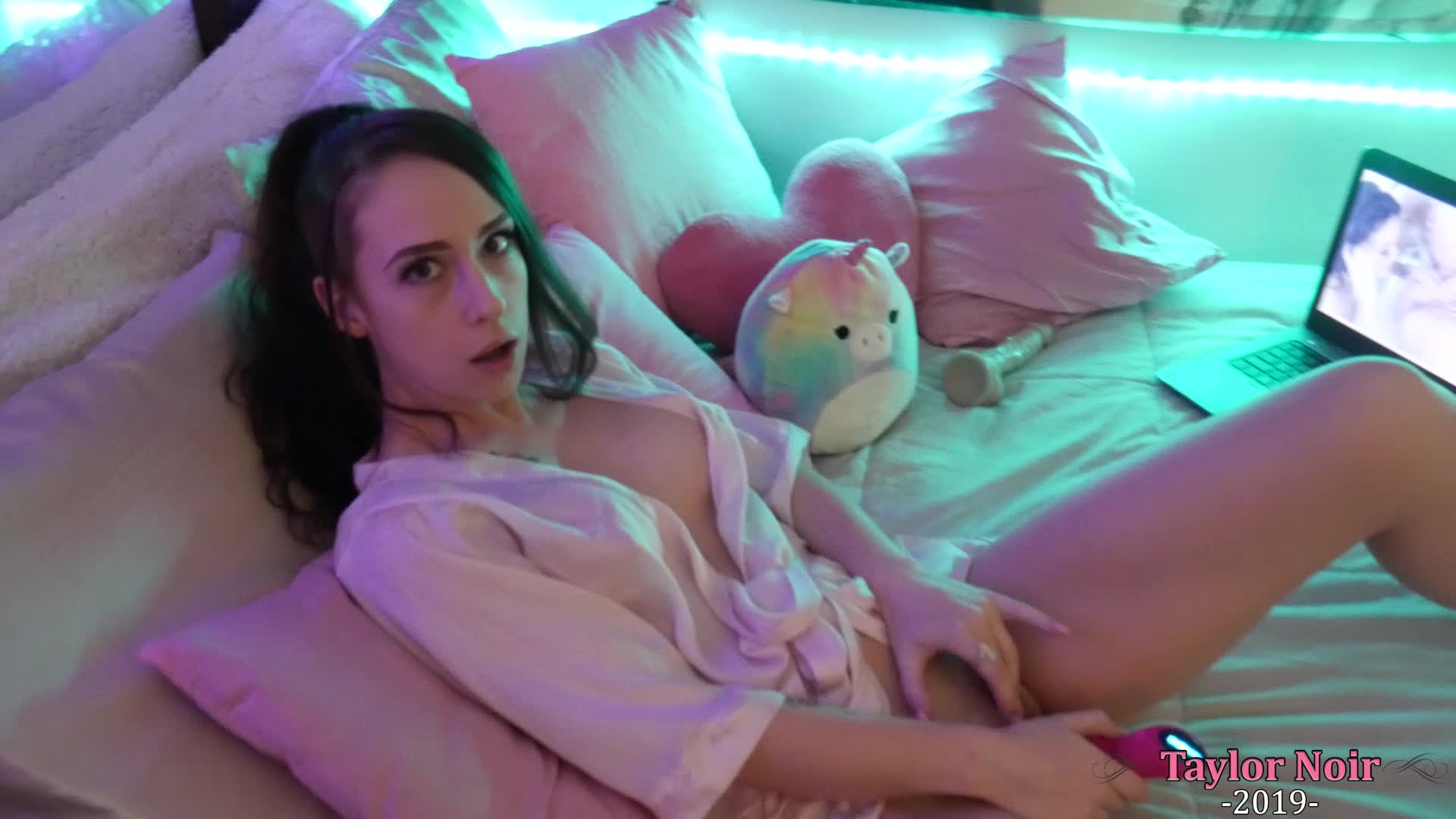 Taylor Noir - GFE Caught Watching Porn
