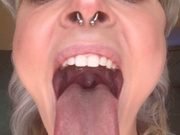 RANDIXX shows her slutty mouth tongue and uvula