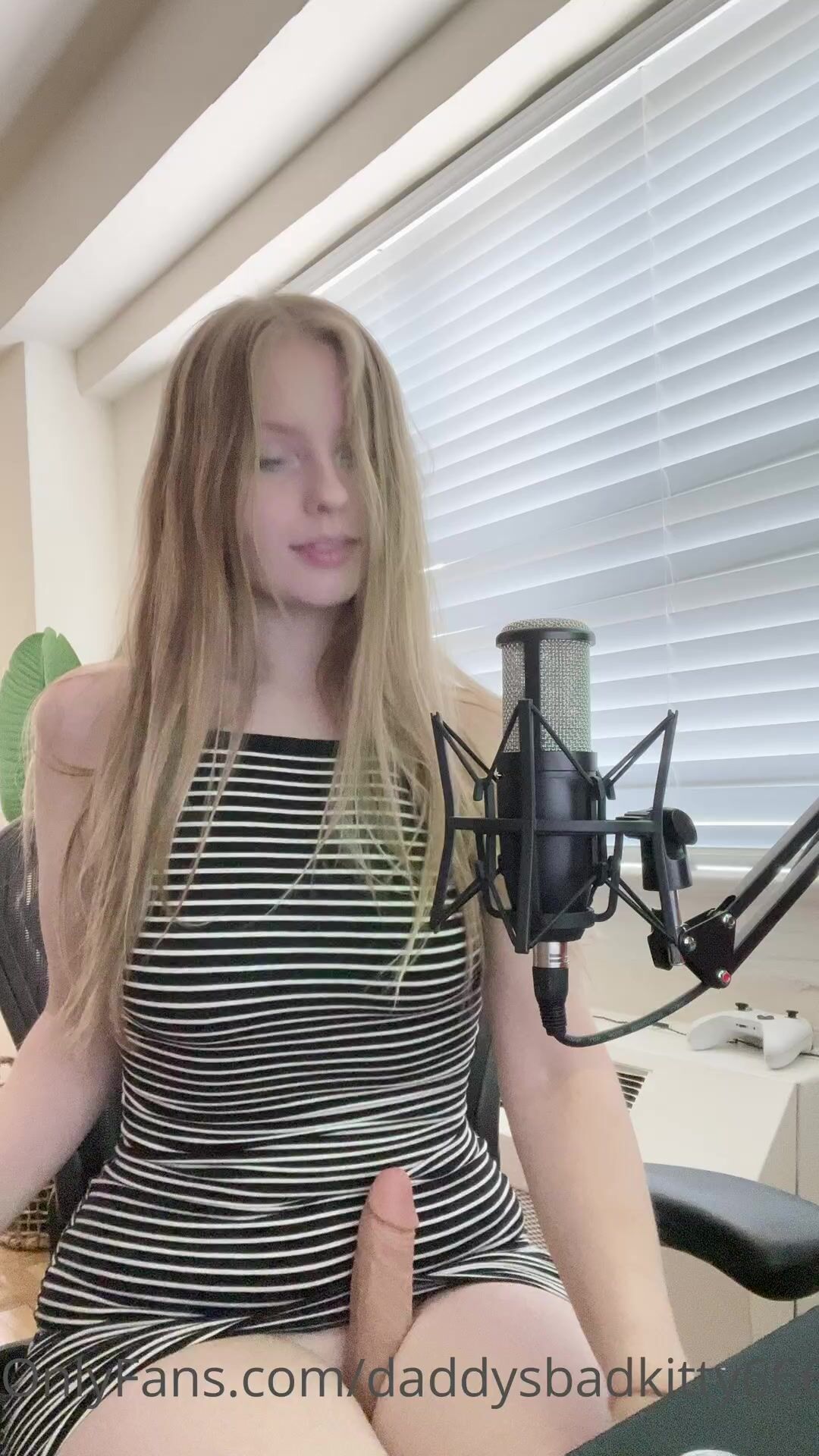 DaddysBadKitty666 dildo fucking