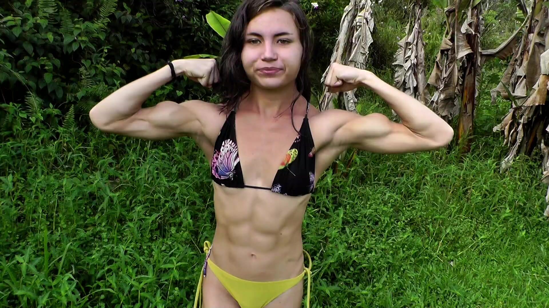 EllaDonna biceps peak (2)
