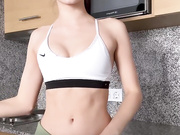 Sara Mia (sara8teen) flexing