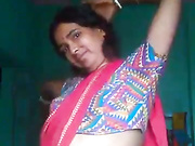Desi aunty saree  show pussy n boobs
