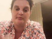 Elo_69 bourée montre ses gros seins