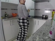 PAMELA SANCHEZ FOLLANDO EN LA COCINA