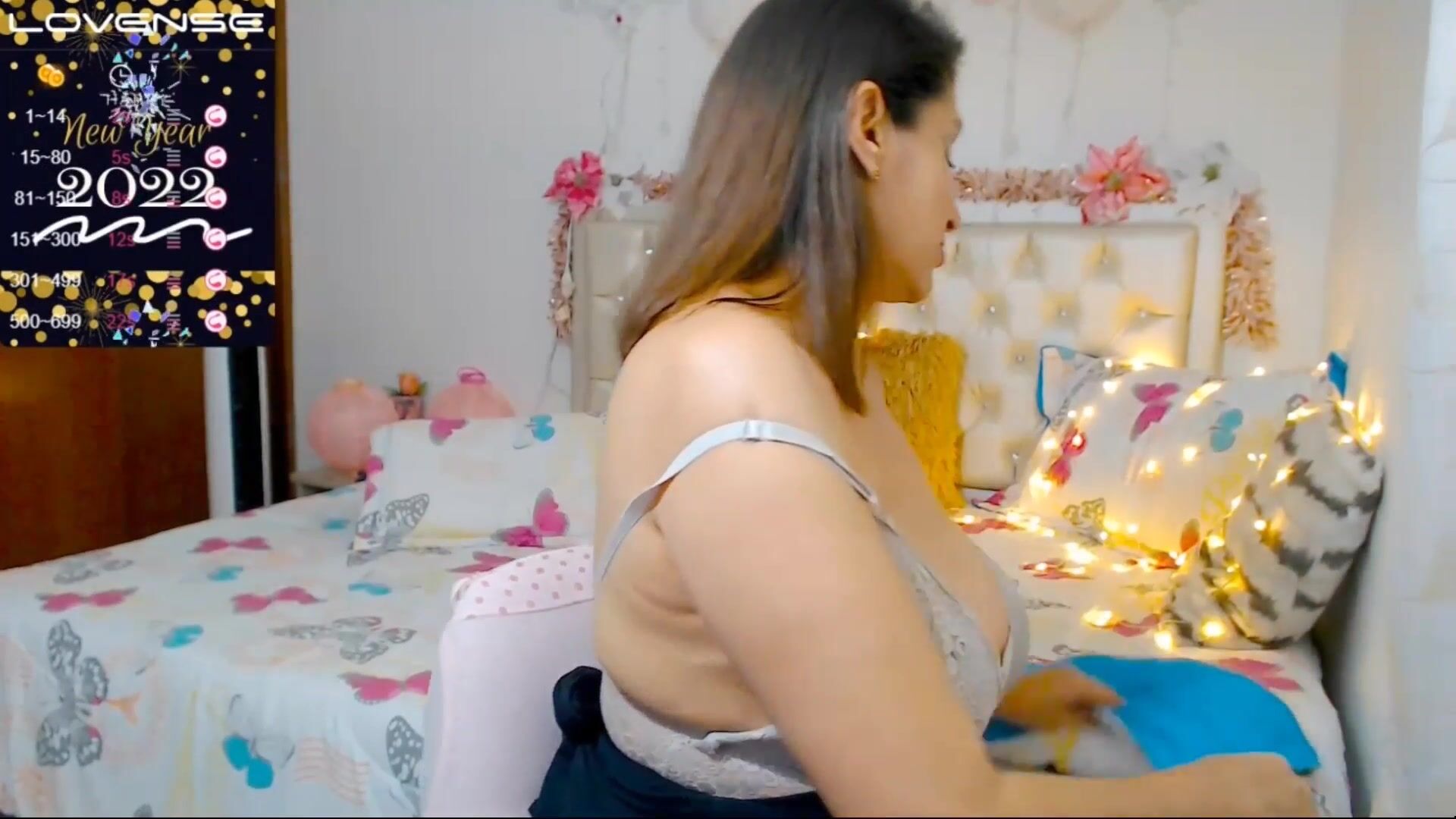 Mia Scarlett using Oil Part 1