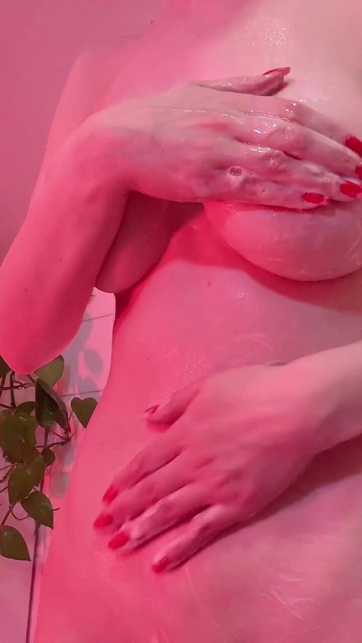 Kelly Jean - Shower Vid