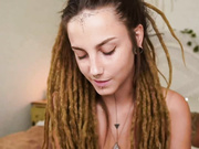 Kaalikat camshow cumming on the bed pussy hair