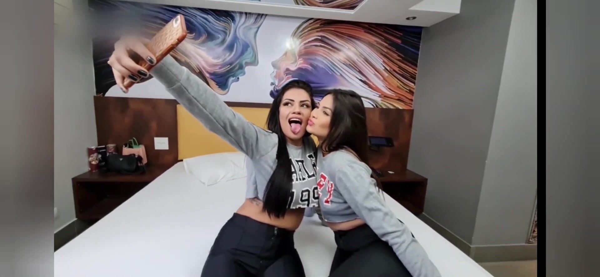 Lesbian ｜ college girls ｜ Alexia Bellini & Carol Steves