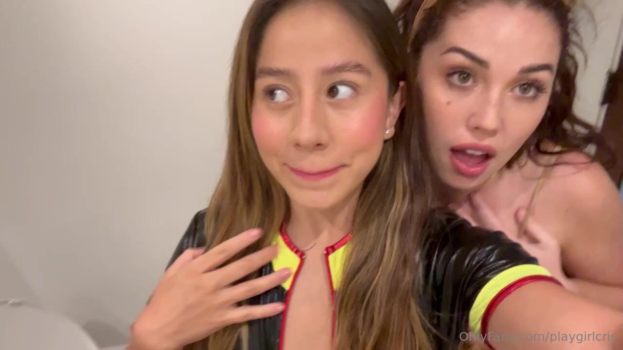 Playgirlcris-with-her-pregnant-friend