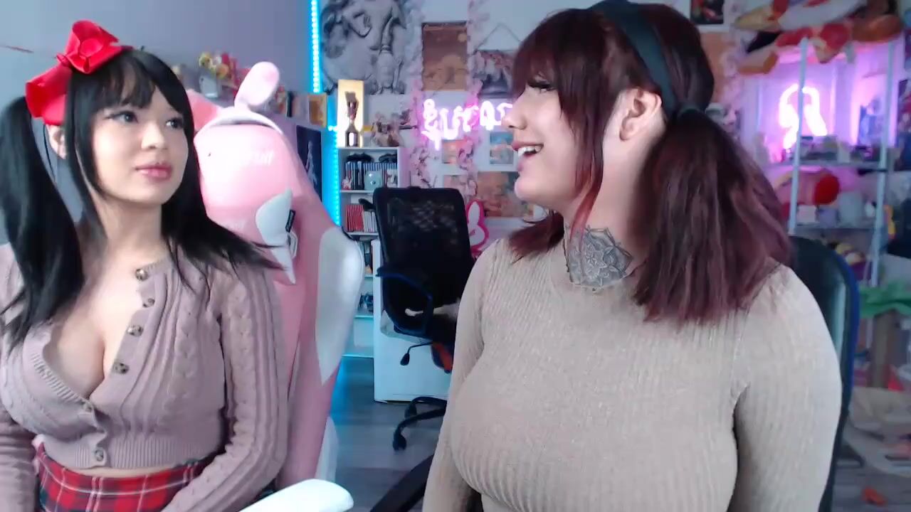 Korpsekitten lesbian threesome and facial