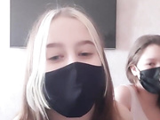 Amigas peladas em live