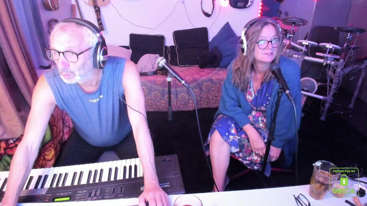 Win2win changing live on cam