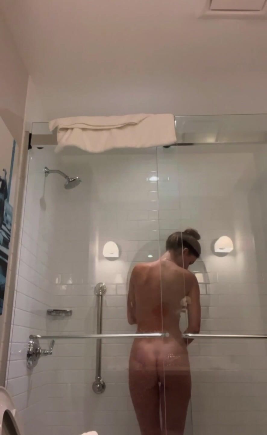 Anna Malygon shower 3