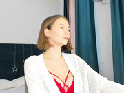 kelly_xo strips & masturbate