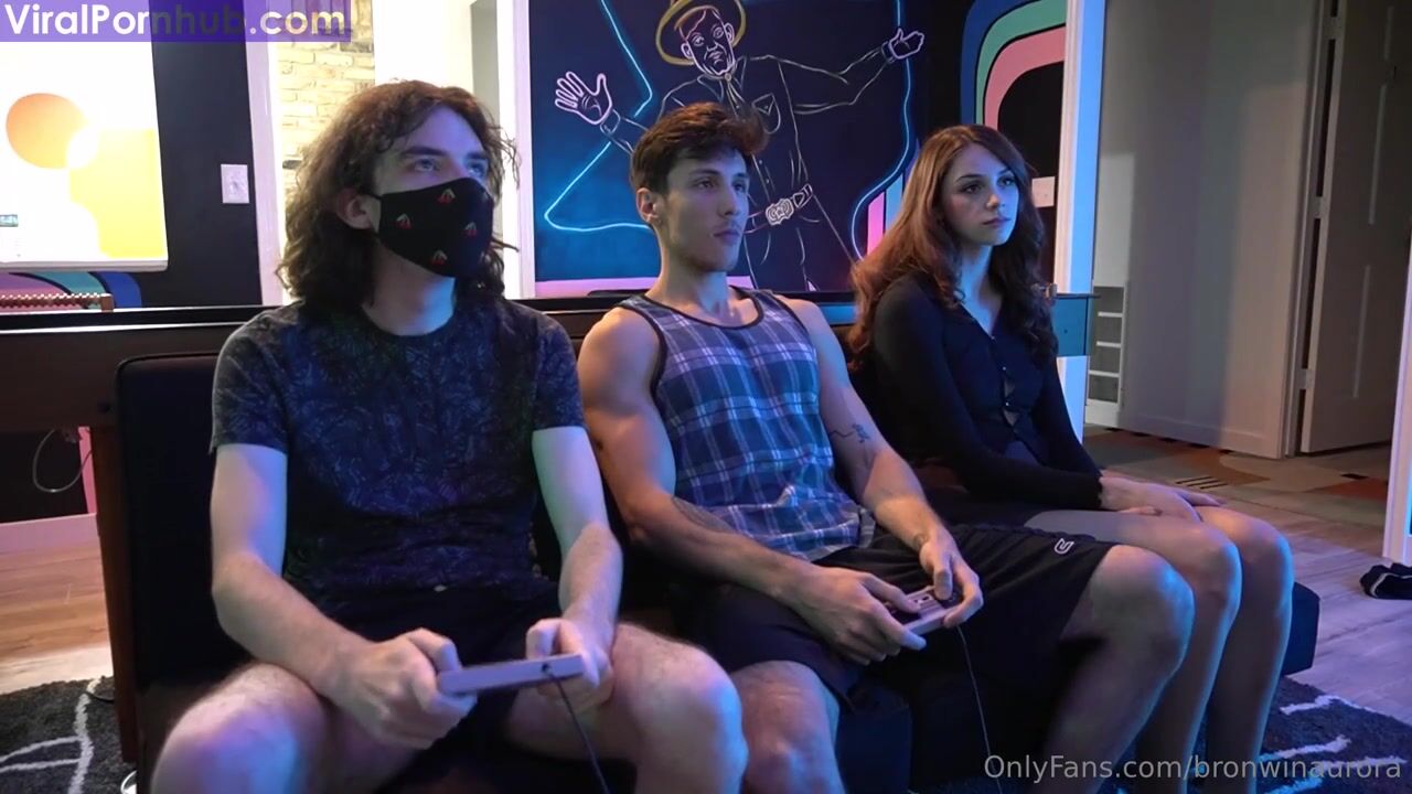 Bronwinaurora foursome MMF creampie facial