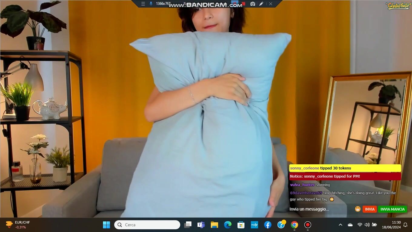Darelleheritage cover her boobs with pillow