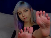 evalavin showing her beautiful feet - compilation