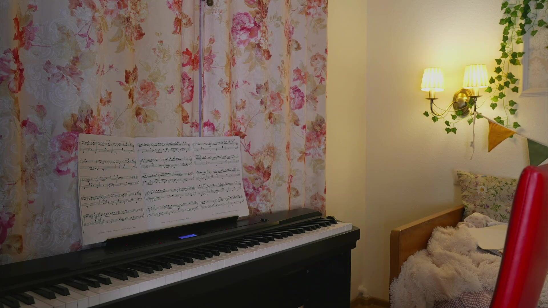 Eli sun plays piano