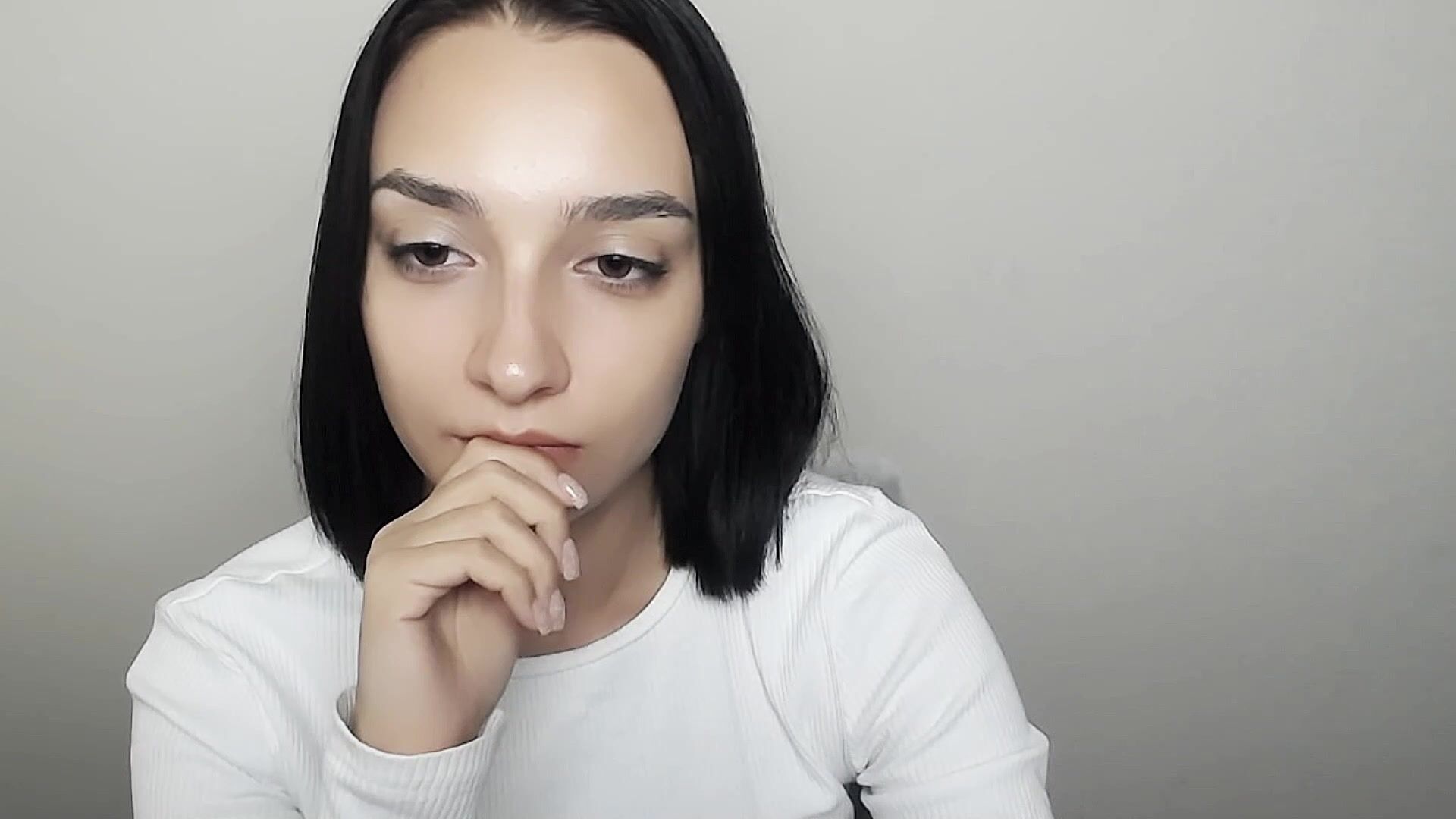Veryveryshygirl not doing much again but lipstick