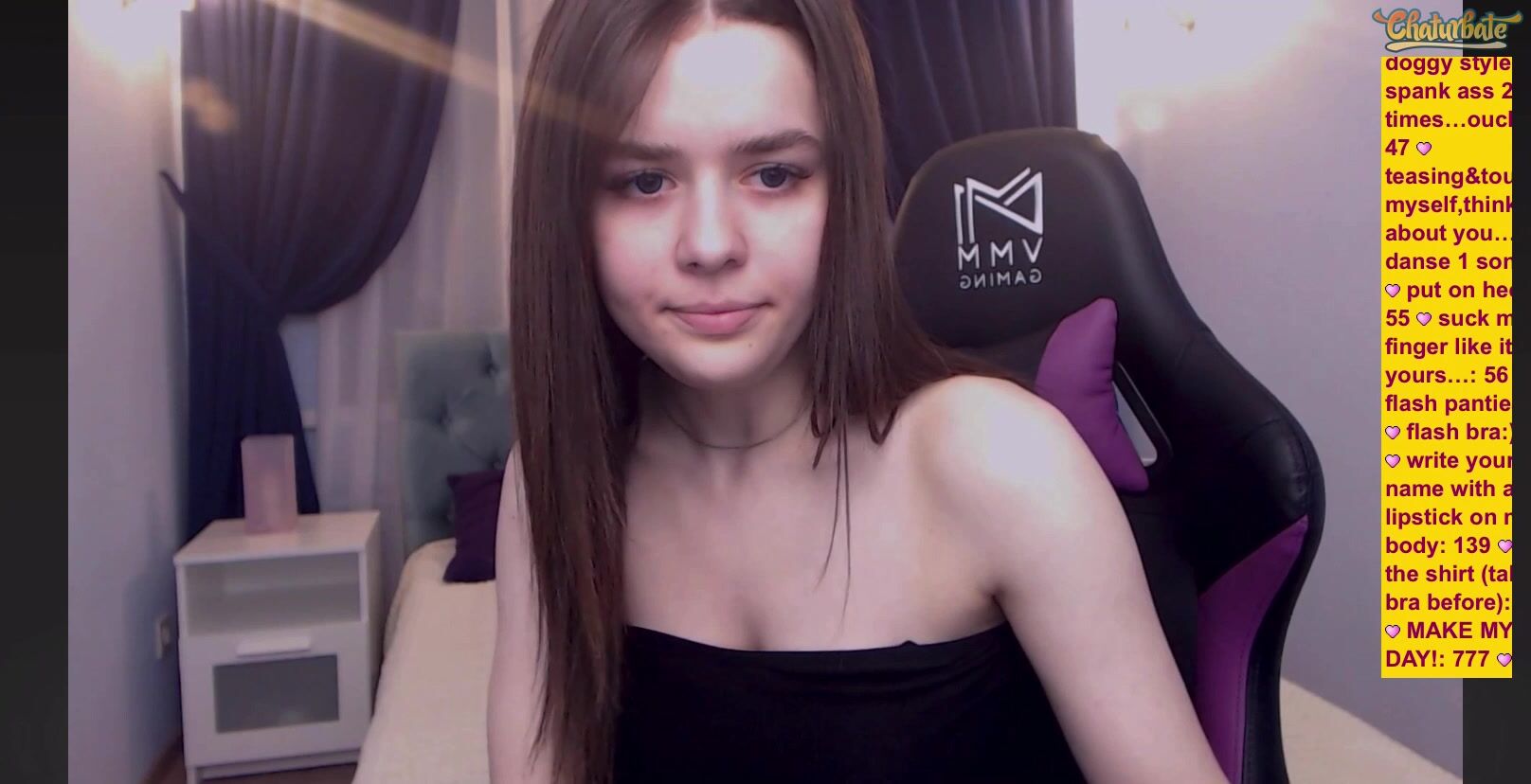 Sara_Nils flashes tits