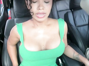 Brunettexio and Carolina_Novoa in car 2