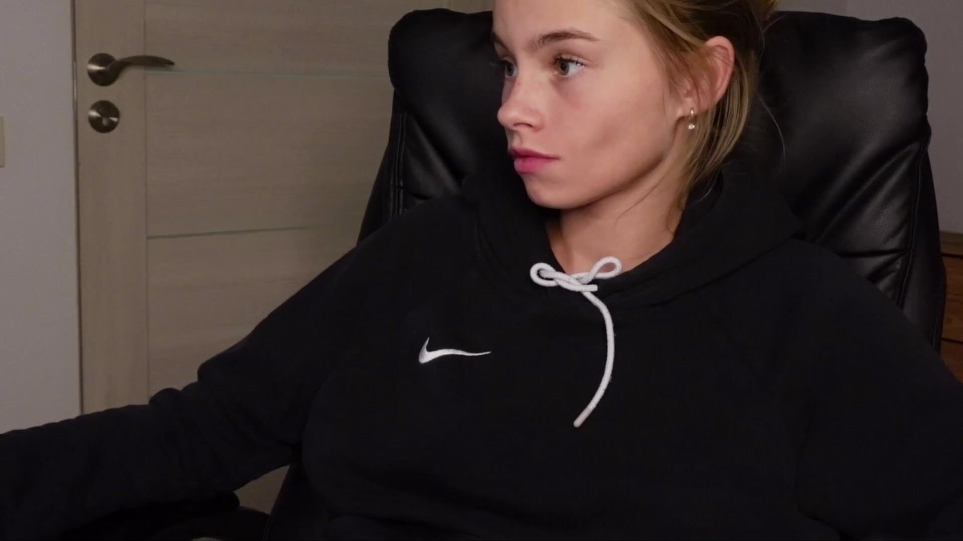 Abby_laker - Oiling boobs and play with pussy