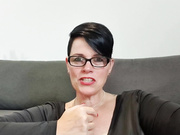 Mature fucks herself