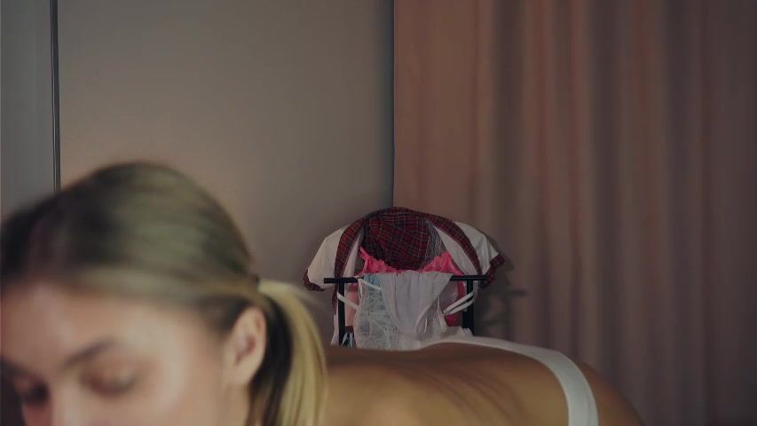 mildredgarrett - topless domi play