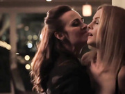 Heather Graham VERY HOT Lesbian scene