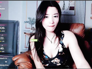 Tangtang-baby show her nice tits