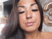 RuslanaXx squirts on floor