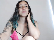 kuteAliz shows her sexy body