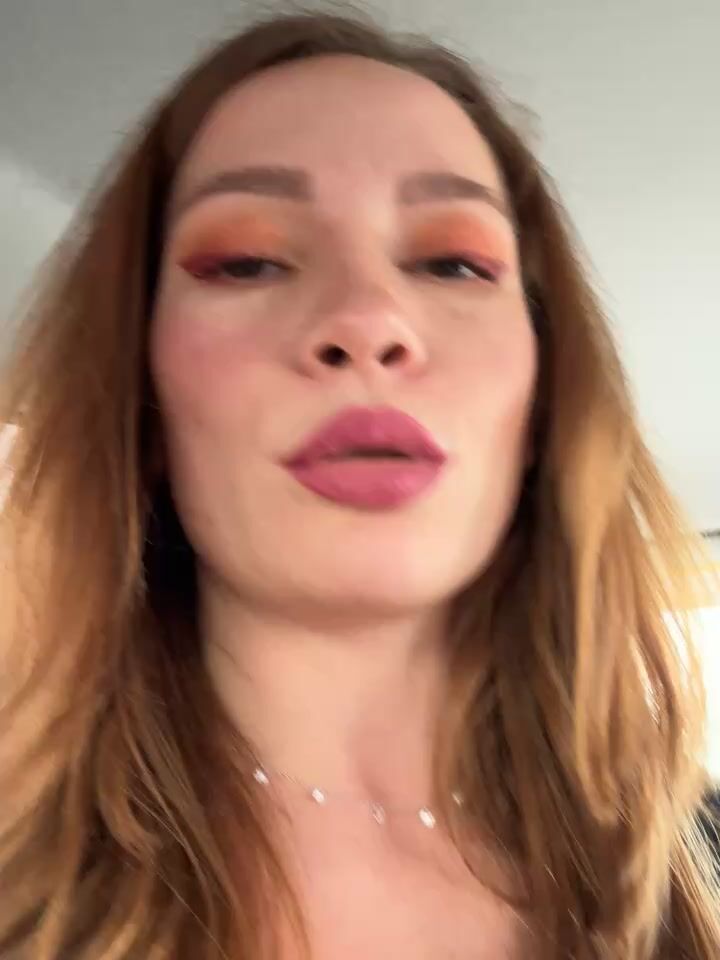 LavenderHot play with dildo in car and show her feet