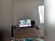 se acuesta con la pija en la boca