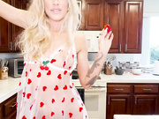 thedakotalyn makes a creampie in the kitchen